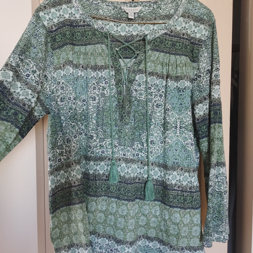 Long sleeve shirt.